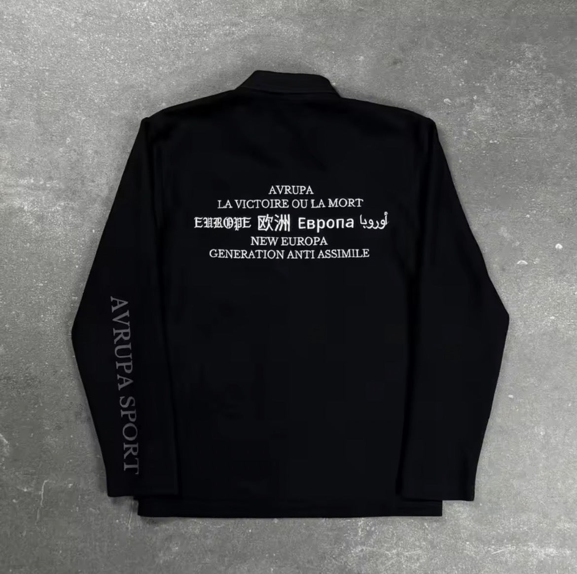 uerope graphic longsleeve